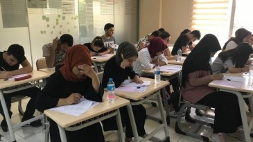 Ümraniye Belediyesi 120 öğrenciyi üniversiteli yaptı