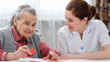 Alzheimer hasta yakınlarına destek sempozyumu