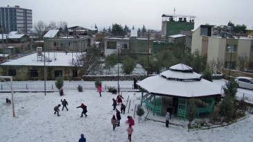 HASSA’da ÖĞRENCİLER KARDA DOYASIYA EĞLENDİLER