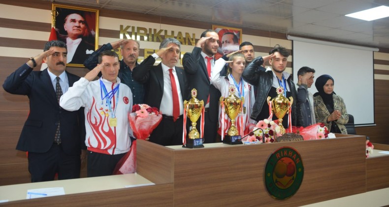 AVRUPA ŞAMPİYONLARINA KIRIKHAN’DA GÖRKEMLİ KARŞILAMA