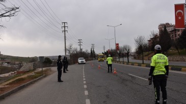 Ülke Genelinde “Aranan Şahıslar Operasyonu ve Göçmen Kaçakçılığı Uygulaması” Gerçekleştirildi