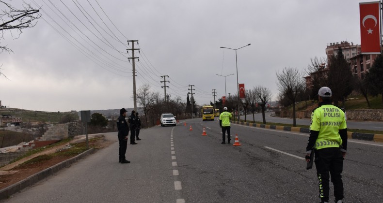 Ülke Genelinde “Aranan Şahıslar Operasyonu ve Göçmen Kaçakçılığı Uygulaması” Gerçekleştirildi