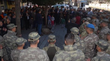 KIRIKHAN’DA MEHMETÇİKLERE KURBAN KESİLİP DUA EDİLDİ