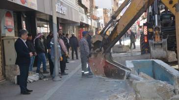 MAREŞAL ÇAKMAK CADDESİ VE ULU CAMİİ ÖNÜNDEKİ KAPALI ÇARŞI TRAFİĞE AÇILIYOR