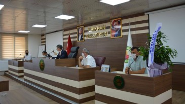 BAŞKAN YAVUZ PAZARCI GİYİM ESNAFLARI İLE TOPLANTIDA BİR ARAYA GELDİ