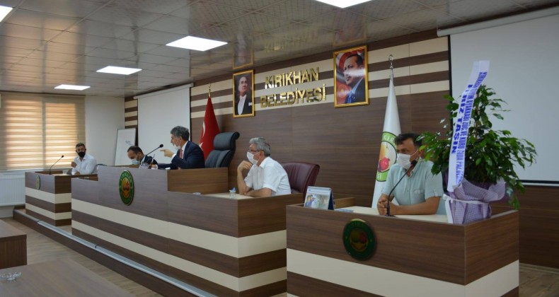 BAŞKAN YAVUZ PAZARCI GİYİM ESNAFLARI İLE TOPLANTIDA BİR ARAYA GELDİ