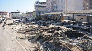 BAŞKAN YAVUZ YENİ SEMT PAZAR YERİ İÇİN YIKIM ÇALIŞMALARINI BAŞLATTI