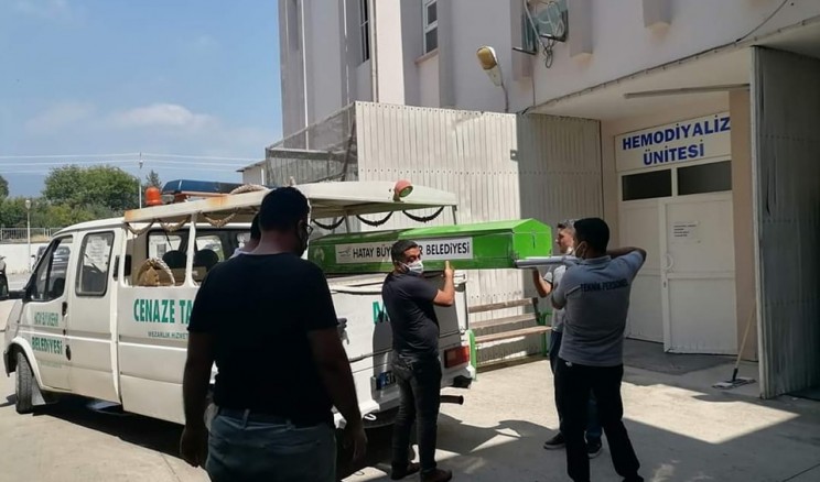 BOŞANDIĞI EŞİNİ DÖNMEYE İKNA EDEMEYİNCE ÖLDÜRDÜ