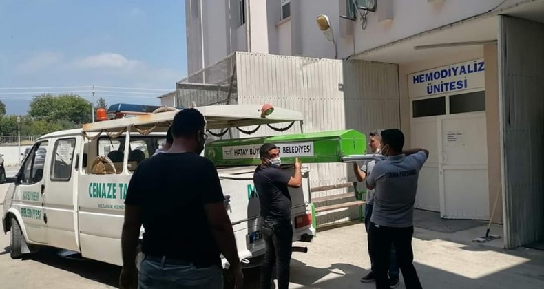 BOŞANDIĞI EŞİNİ DÖNMEYE İKNA EDEMEYİNCE ÖLDÜRDÜ