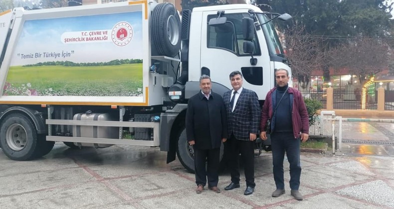 ÇEVRE VE ŞEHİRCİLİK BAKANLIĞI’NDAN KIRIKHAN’A ÇÖP TOPLAMA ARACI HİBE EDİLDİ