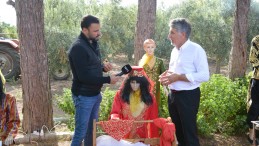 BAŞKAN YAVUZ ÜNLÜ SANATÇI ALİŞAN VE TRT 1 EKİBİNİ KIRIKHAN’DA MİSAFİR ETTİ