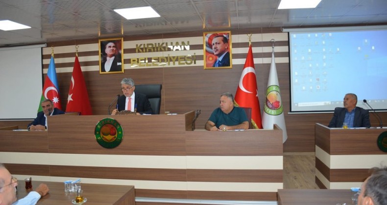 KIRIKHAN BELEDİYE MECLİSİ OLAĞAN TOPLANTISINA BAŞKAN YAVUZ’UN MÜJDELERİ DAMGA VURDU