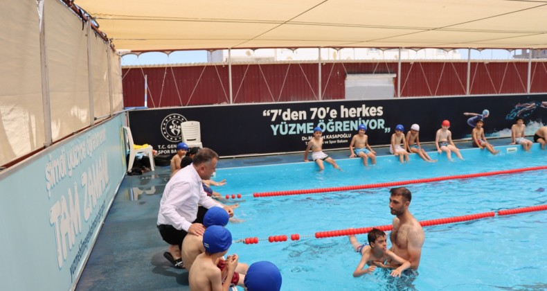 REYHANLI’DA YÜZME BİLMEYEN KALMIYOR