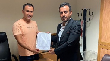 MHP Kırıkhan İlçe Başkanı Hamza Cirnooğlu , mazbatasını aldı