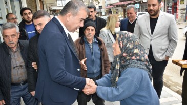 ÖMER ERDAL ÇELİK KANATLI CADDESİ’NDE GÖNÜLLERİ FETHETTİ