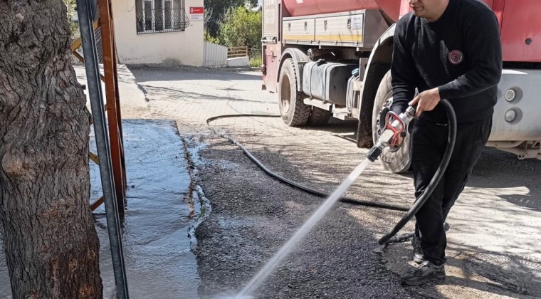 BÜYÜKŞEHİR, RAMAZAN BAYRAMI ÖNCESİ TEMİZLİK ÇALIŞMALARINA BAŞLADI