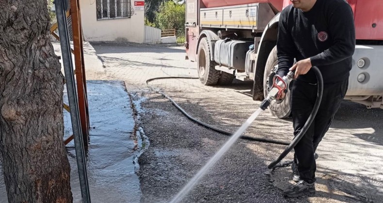 BÜYÜKŞEHİR, RAMAZAN BAYRAMI ÖNCESİ TEMİZLİK ÇALIŞMALARINA BAŞLADI