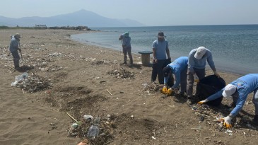 HBB’DEN SAMANDAĞ’DAN ERZİN’E KADAR OLAN KIYI ŞERİDİNDE TEMİZLİK ÇALIŞMASI