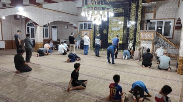 Kırıkhan Mevlana Camii’nde Sabah Namazı Coşkusu
