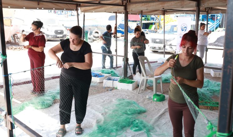 SAMANDAĞ’DA BALIK AĞLARI ÖRÜLÜYOR, ÜRETİM GÜÇLENİYOR