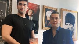 Kırıkhanlı Polis Memuru Ömer Yılmaz’dan Çocuklara Anlamlı Eser: “Ay Yıldızın İzinde”
