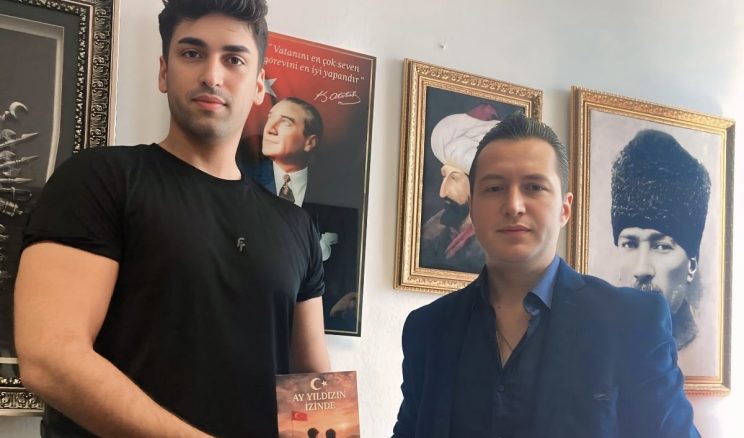 Kırıkhanlı Polis Memuru Ömer Yılmaz’dan Çocuklara Anlamlı Eser: “Ay Yıldızın İzinde”
