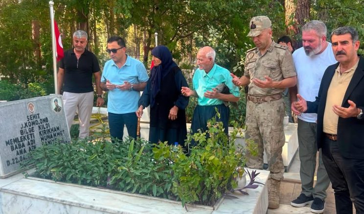 Kırıkhan Kaymakamı Cankatar’dan Şehit Bilge Kıldı’nın Kabrine Anlamlı Ziyaret