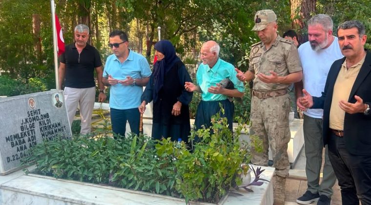 Kırıkhan Kaymakamı Cankatar’dan Şehit Bilge Kıldı’nın Kabrine Anlamlı Ziyaret