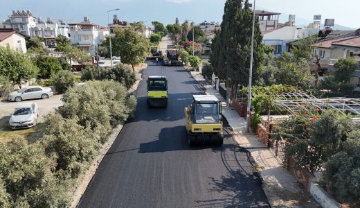 ARSUZ GÖKMEYDAN’DA 2 BİN 550 M’LİK YOL BETON ASFALTLA YENİLENDİ