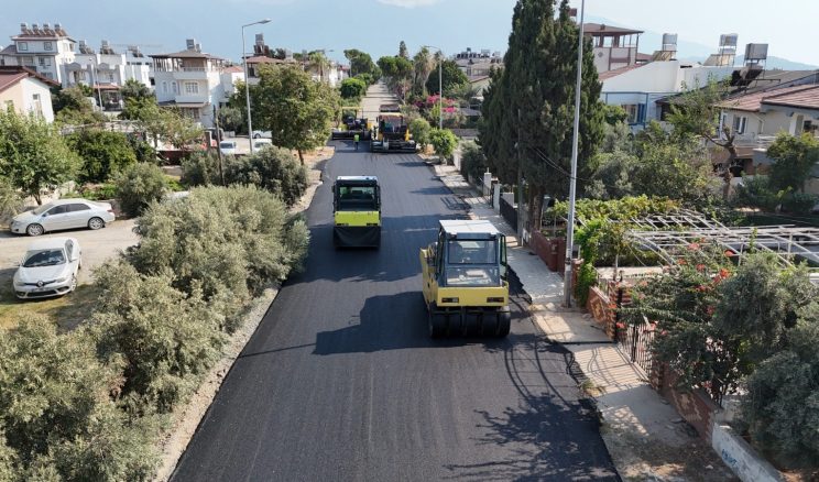 ARSUZ GÖKMEYDAN’DA 2 BİN 550 M’LİK YOL BETON ASFALTLA YENİLENDİ