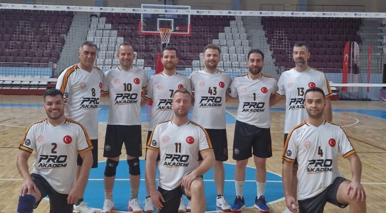 Kırıkhan İlçe Millî Eğitim Voleybol Takımı Namağlup Finale Yükseldi!