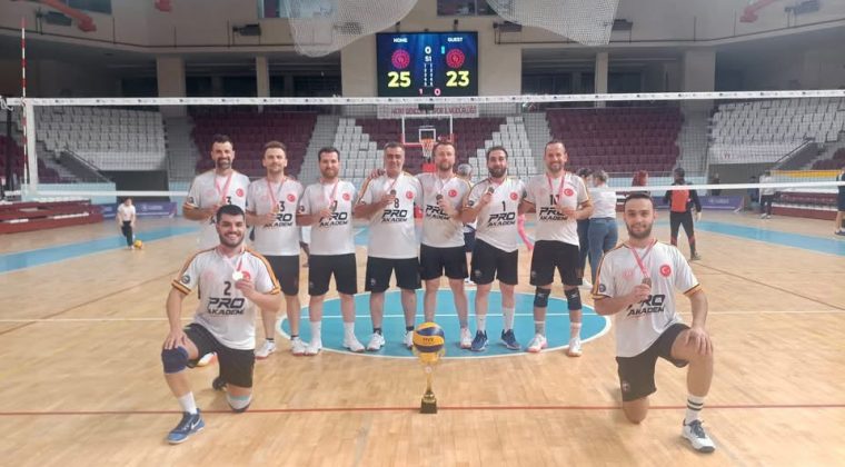 KIRIKHAN İLÇE MİLLÎ EĞİTİM MÜDÜRLÜĞÜ VOLEYBOL TAKIMI NAMAĞLUP HATAY ŞAMPİYONU OLDU