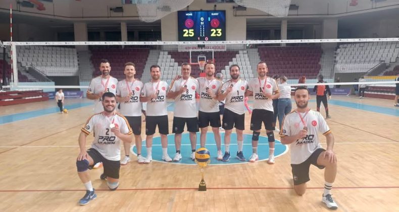 KIRIKHAN İLÇE MİLLÎ EĞİTİM MÜDÜRLÜĞÜ VOLEYBOL TAKIMI NAMAĞLUP HATAY ŞAMPİYONU OLDU
