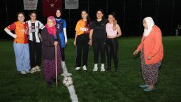 KADINLAR CUMHURİYET COŞKUSUNU HALI SAHADA YAŞADI