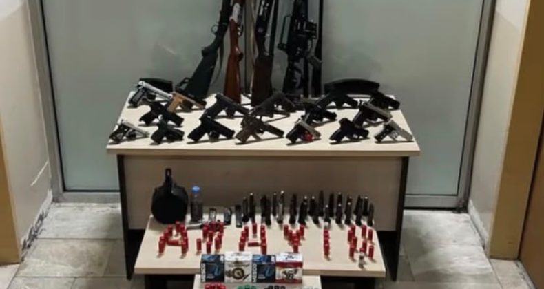 HATAY’DA KAPSAMLI SİLAH OPERASYONU: 17 TABANCA VE ÇOK SAYIDA MÜHİMMAT ELE GEÇİRİLDİ