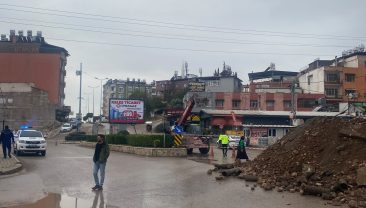Nuriye Civelek Caddesi Köprübaşı Mevkii Geçici Olarak Trafiğe Kapatıldı!