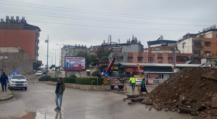 Nuriye Civelek Caddesi Köprübaşı Mevkii Geçici Olarak Trafiğe Kapatıldı!