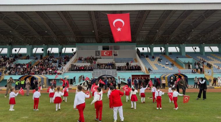 KIRIKHAN İLÇE STADYUMU’NDA 29 EKİM COŞKUSU!