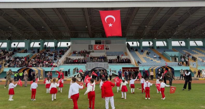 KIRIKHAN İLÇE STADYUMU’NDA 29 EKİM COŞKUSU!
