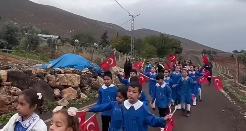 Kırıkhan’da Coşkulu Kutlama: İncirli Köyü İlkokulu Öğrencilerinden Renkli Görüntüler