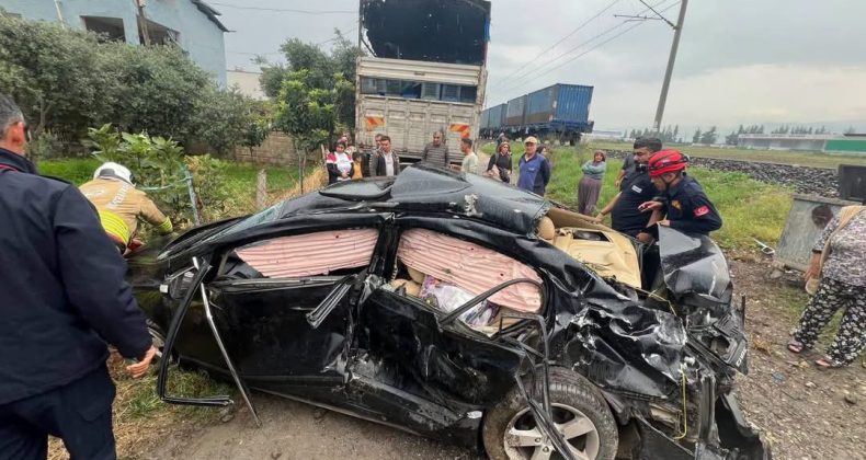 Dörtyol’da Kaza: İki Vatandaş İtfaiyenin Müdahalesiyle Kurtarıldı