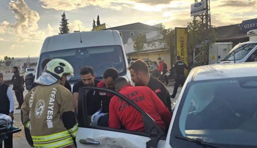 Antakya’da Trafik Kazası: Ekiplerin Hızlı Müdahalesiyle Yaralı Kurtarıldı