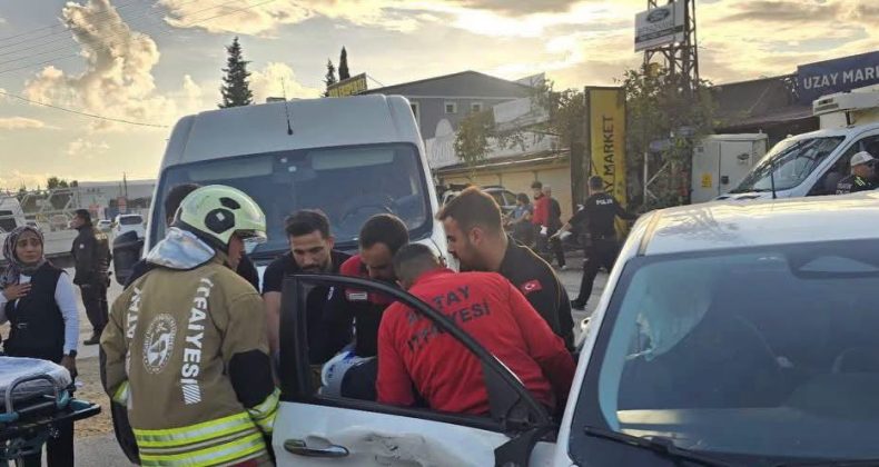 Antakya’da Trafik Kazası: Ekiplerin Hızlı Müdahalesiyle Yaralı Kurtarıldı